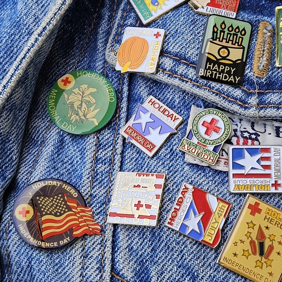 AMAZING Red Cross Pins Blood Drive Collection Denim Vest VTG Battle Jean Jacket - Picture 6 of 16